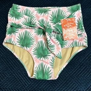 Kortni Jeane tie in front